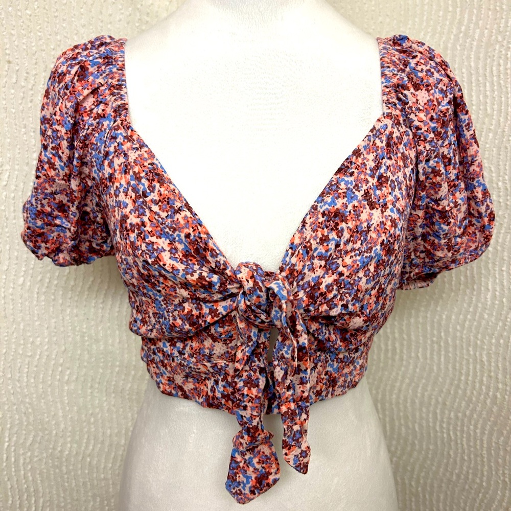 Wild Fable Top NWT Size Small Pink Purple Blue Floral Crop Top Peasant Cut Out